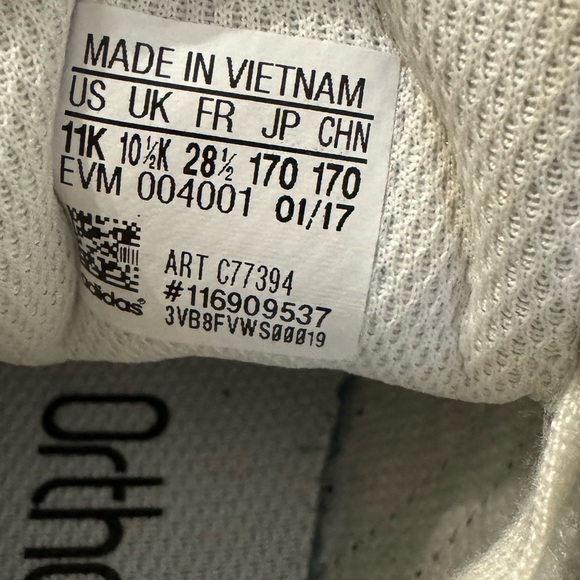 Adidas Superstar size 11 kids - Picture 6 of 6